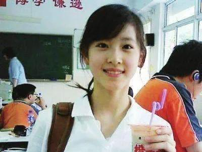 奶茶妹妹二胎后首亮相巴黎时装周历经千帆岁月终在脸上留下痕迹米乐M6 M6米乐(图2)