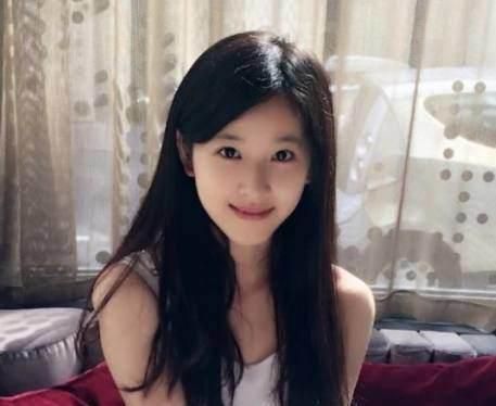 米乐M6 M6米乐奶茶妹妹有多美？明明可以出道当明星她却选择当女总裁(图2)