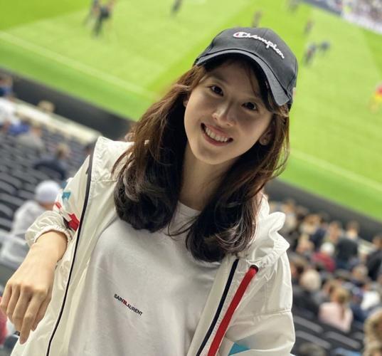 米乐M6 M6米乐奶茶妹妹有多美？明明可以出道当明星她却选择当女总裁(图3)