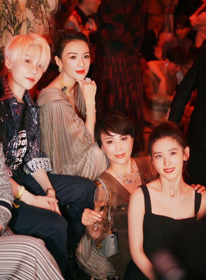 米乐M6 M6米乐奶茶妹妹有多美？明明可以出道当明星她却选择当女总裁(图9)