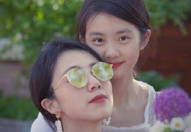 黄磊女儿晒做甜品照穿米乐M6 M6米乐白色露脐装超惹眼露出的小肚子成了焦点(图2)
