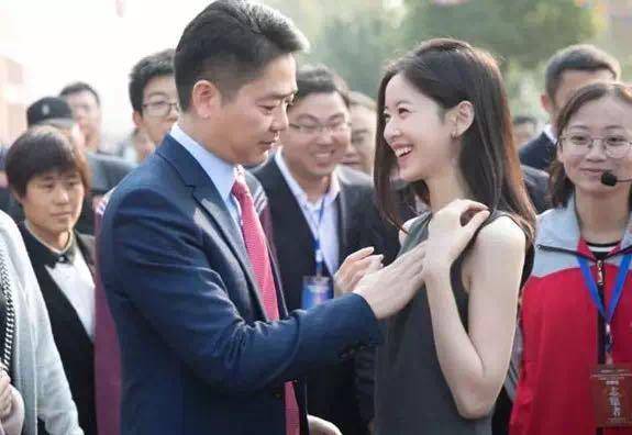 米乐M6 M6米乐从奶茶妹妹再到商业女强人章泽天是如何脱胎换骨的？(图4)