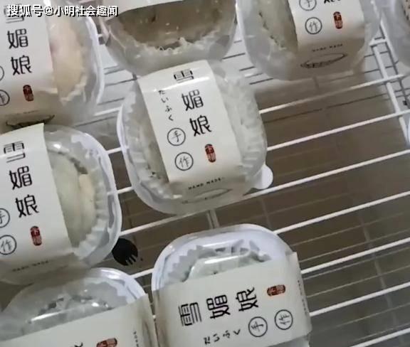 25岁米乐M6 M6米乐单亲妈妈背着5个月宝宝街头卖自制甜品挣奶粉钱(图2)