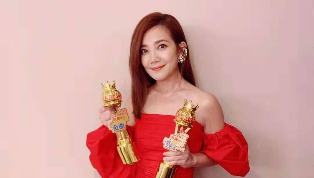 梁静茹曝婚后状态吃饭时收到甜品仅2个字令自己差点米乐M6 M6米乐落泪？(图5)
