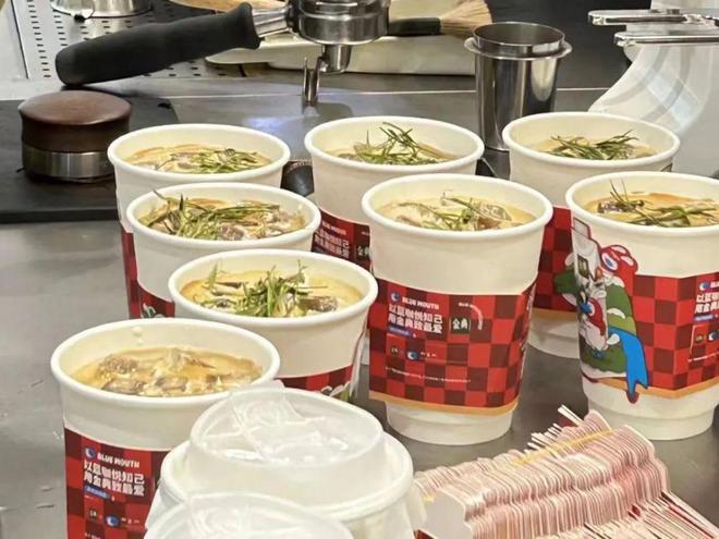 米乐M6 M6米乐6亿热度背后“35元一杯的县城咖啡”到底谁在喝？(图7)