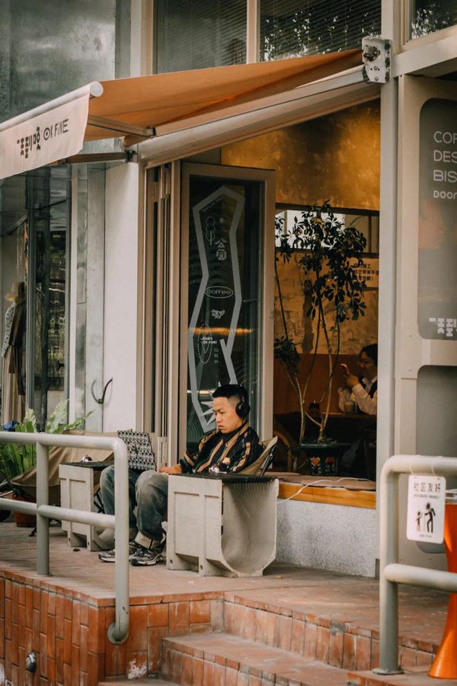 米乐M6 M6米乐春天闯入南京③家街头咖啡店。(图3)
