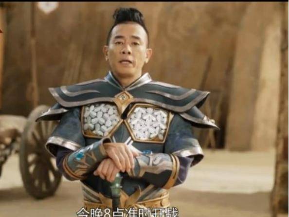6米乐 M63岁梁家辉吃甜品被小孩求合影弯腰屈膝太亲民脸上胡子花白(图9)