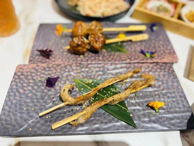 龙洞网红居酒屋「豚乐烧」36折开团！99元：猪颈肉串+鸡丸串+爆浆豚肉丼+蟹籽捞面10道菜+2饮品！米乐M6 M6米乐(图6)