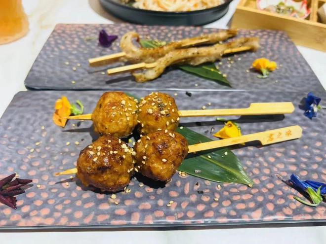 龙洞网红居酒屋「豚乐烧」36折开团！99元：猪颈肉串+鸡丸串+爆浆豚肉丼+蟹籽捞面10道菜+2饮品！米乐M6 M6米乐(图8)