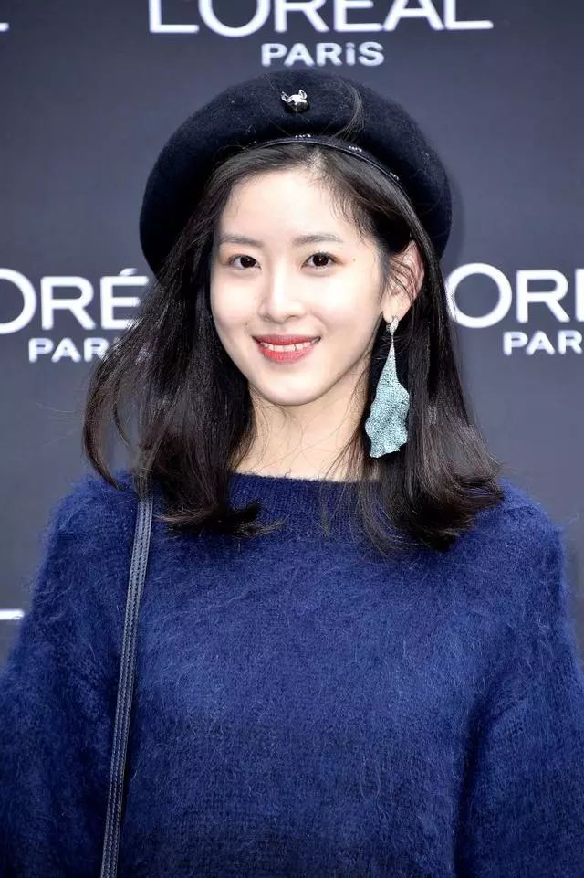 “奶茶妹妹”章泽天就是网红照妖镜谁还敢和她合影？米乐M6 M6米乐(图12)